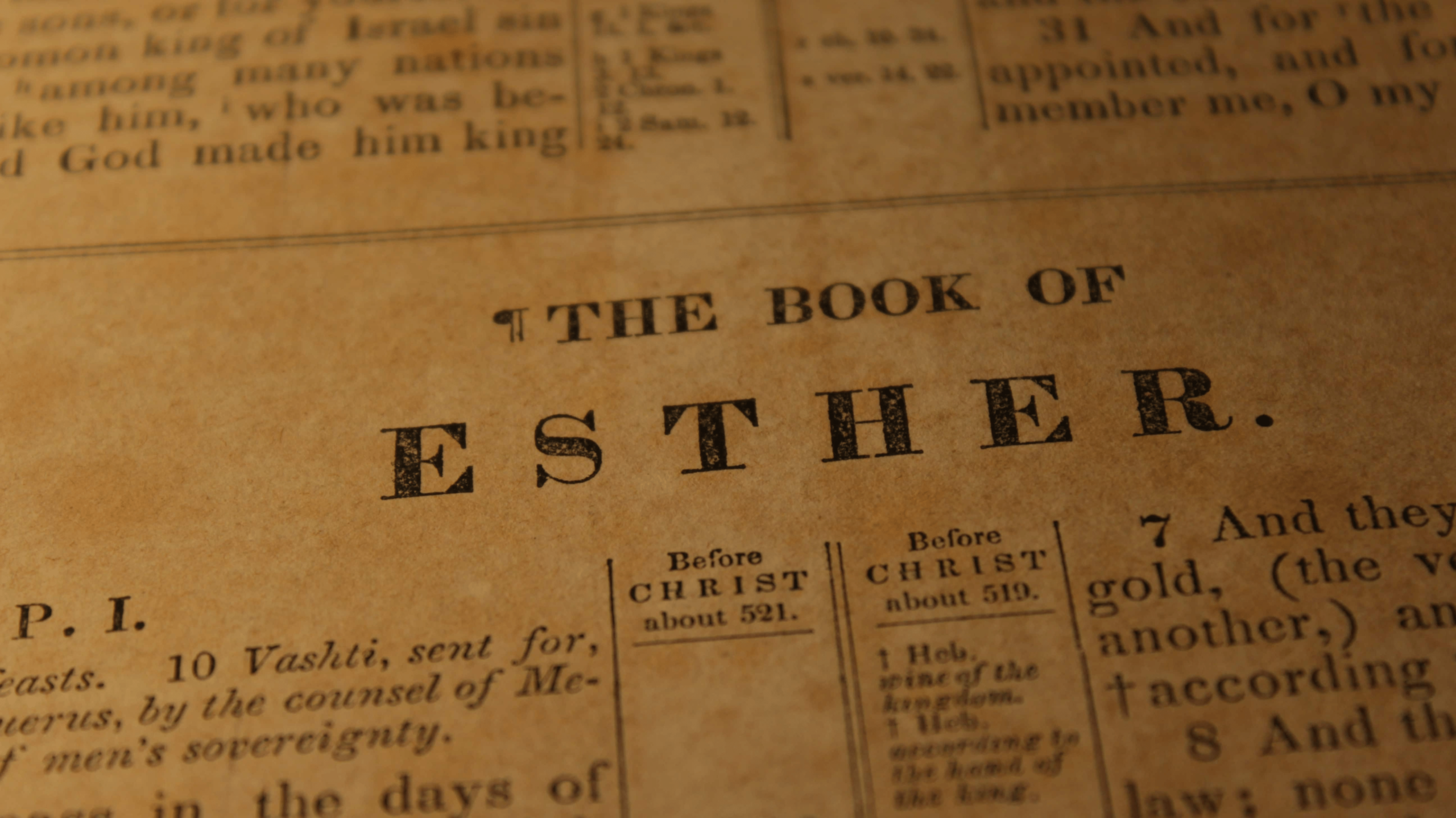 A picture of a hebrew bible that says the words esther on it.